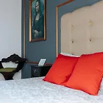 Monalisa Top Room